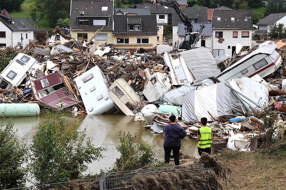 По меньшей мере 164 человека считаются жертвами наводнения на западе Германии.