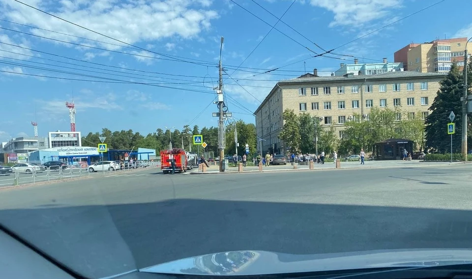 Водитель потерял управление и выехал на тротуар