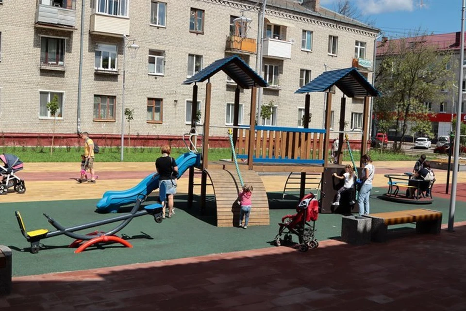 В сквере появилась детская игровая площадка.