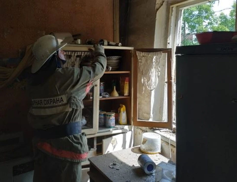 В поврежденном доме под Орлом обнаружили двух пострадавших. Фото: ГУ МЧС России по Орловской области