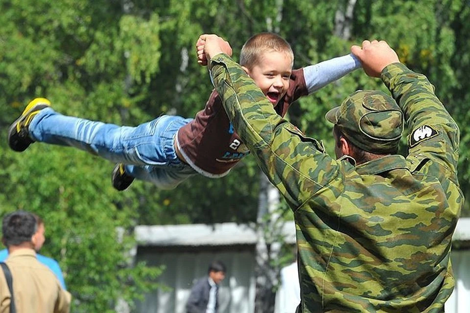 Минтруд предложил установить в России День отца