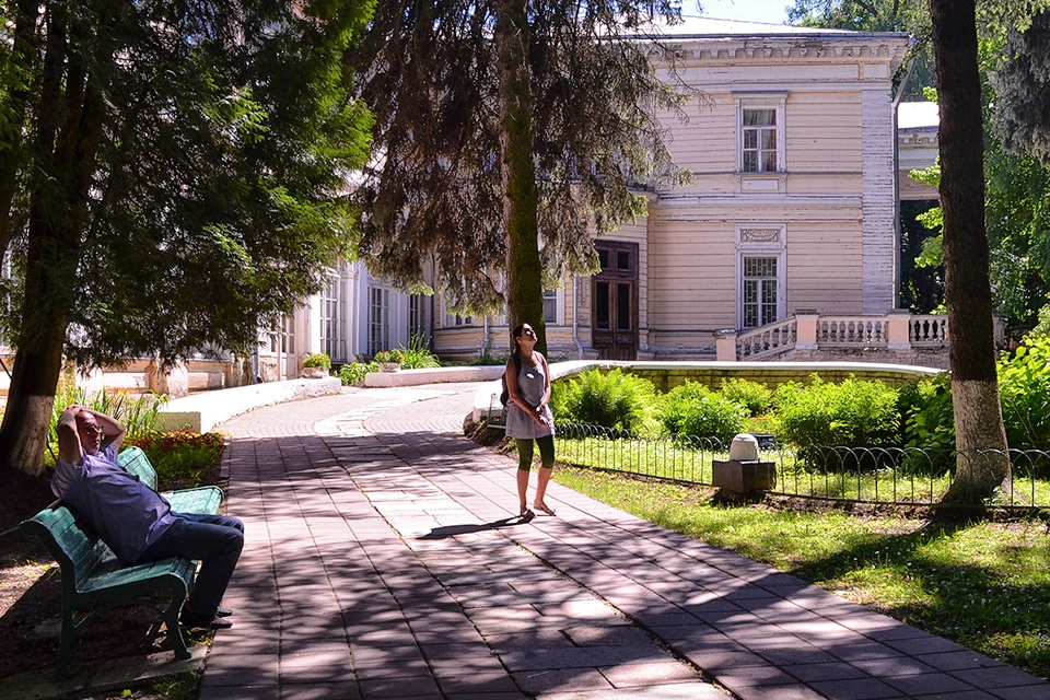Новая культурная дирекция усадьбы "Узкое" вошла в конфликт с градозащитниками и историками.