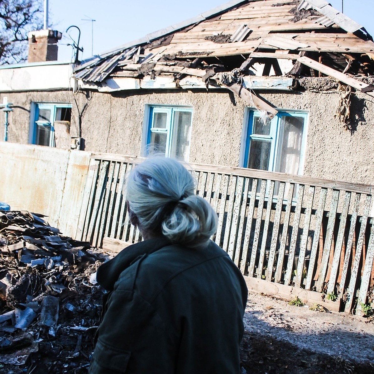 В результате украинского обстрела в Старомихайловке повреждены жилые дома -  KP.RU