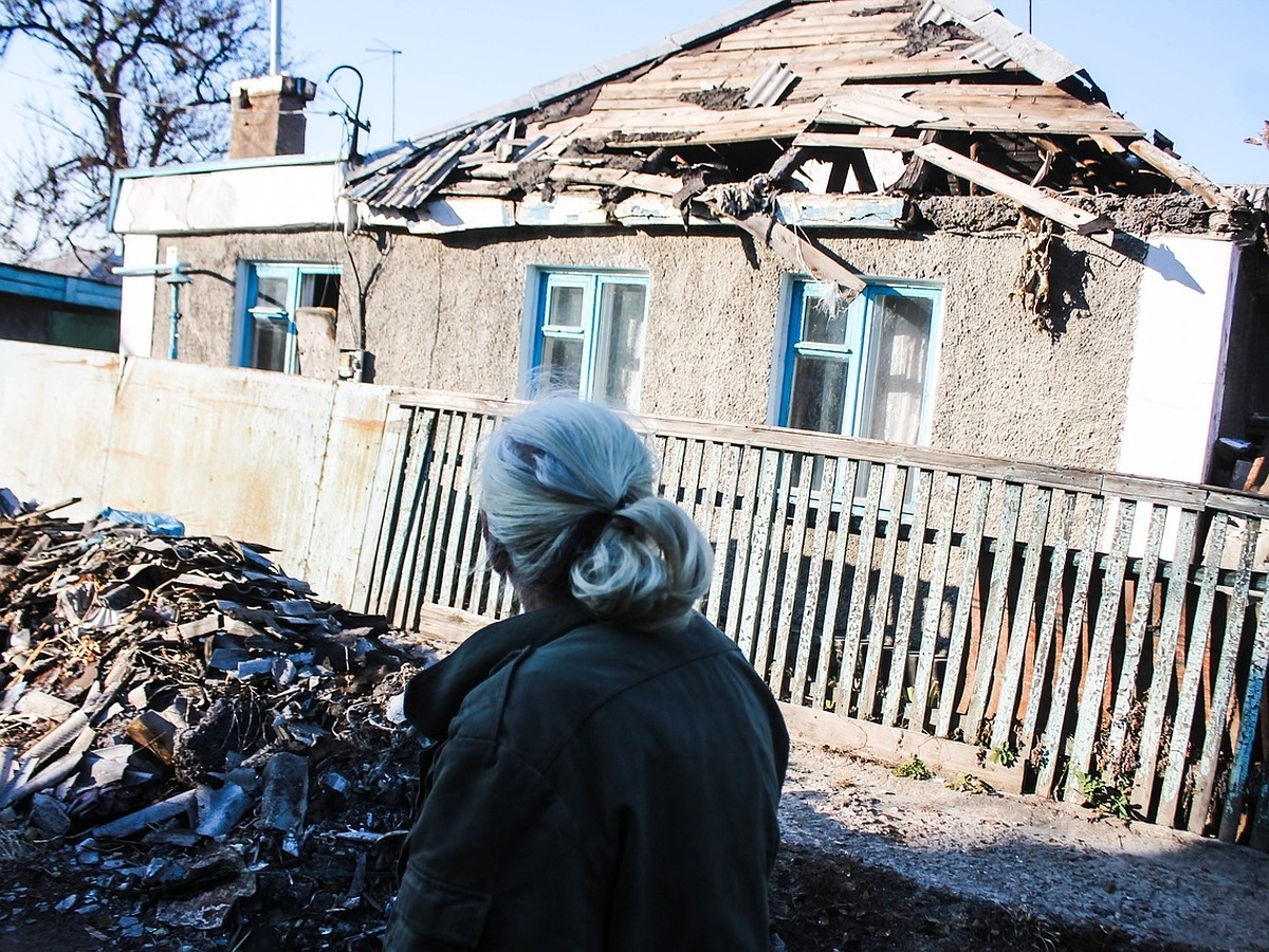 В результате украинского обстрела в Старомихайловке повреждены жилые дома -  KP.RU