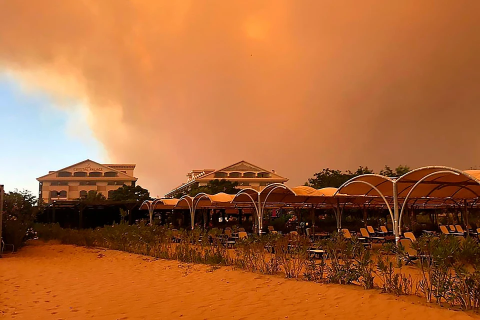 Лесные пожары продолжают бушевать в Турции
