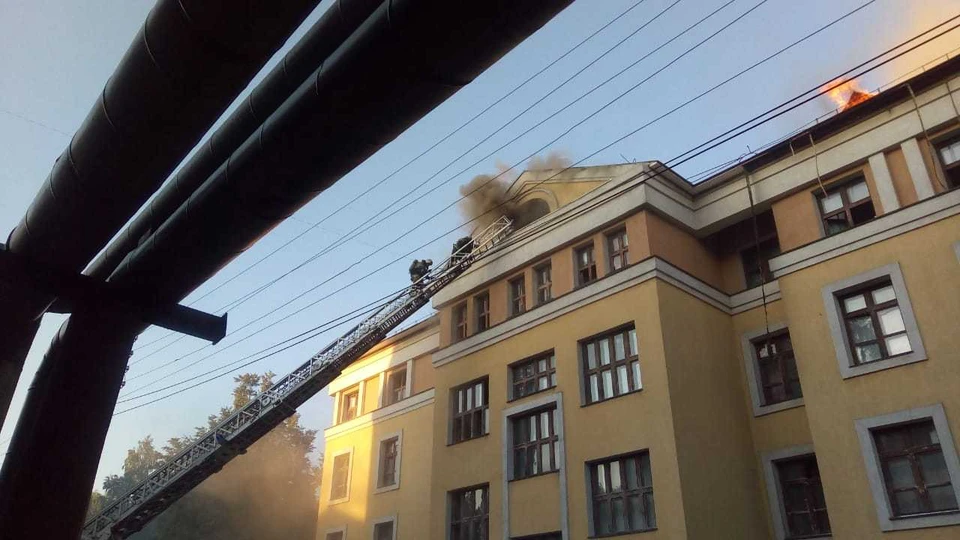 Общежитие ПИМУ загорелось в Нижнем Новгороде 31 июля Фото: ГУ МЧС по Нижегородской области