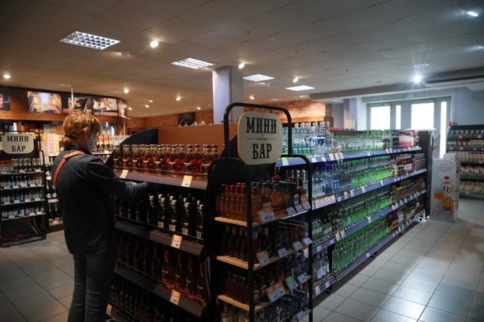 Два брата незаконно продавали алкоголь и сигареты почти год.
