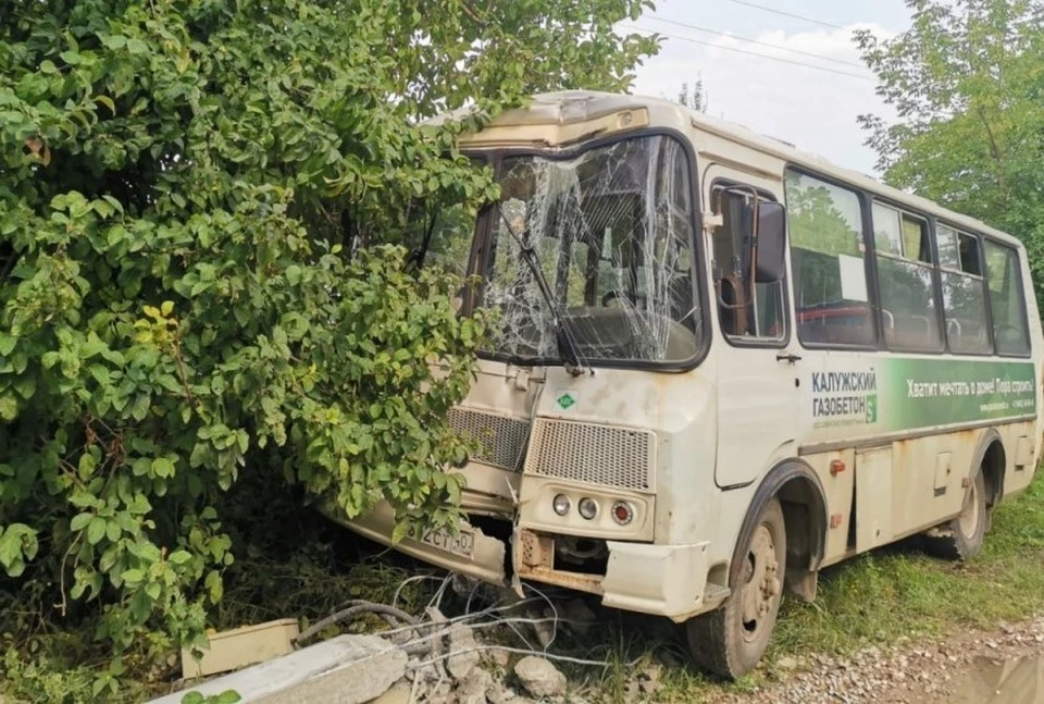 Пострадал водитель и двое пассажиров.