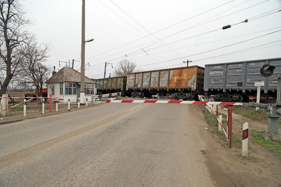 Товарный поезд врезался в пассажирский из-за неисправных тормозов