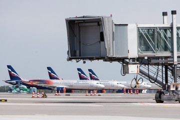 В калининградском аэропорту ежедневно следят за новостями.