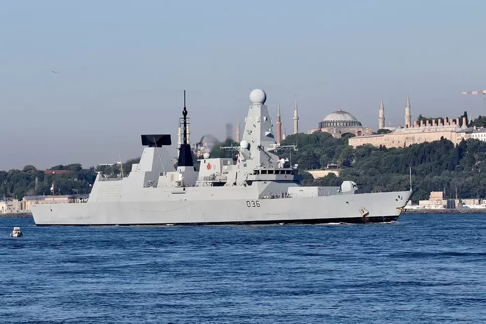 Минобороны России раскрыло подробности перехвата британского эсминца Defender в Черном море