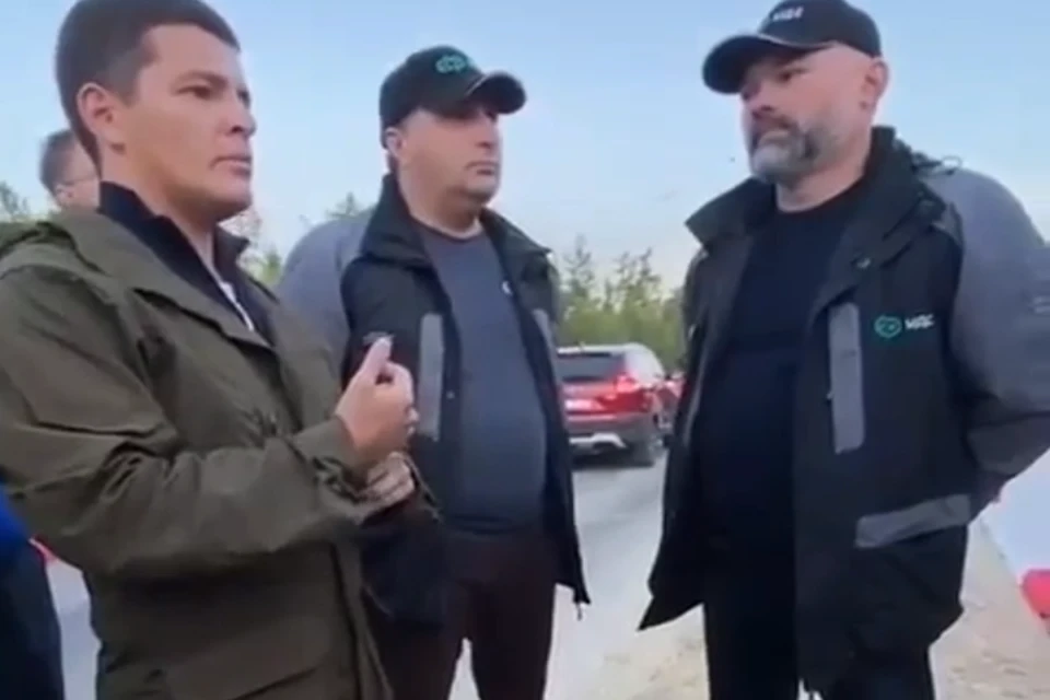 Фото: скриншот из видео. Контракт на ремонт дороги был заключен в прошлом году.