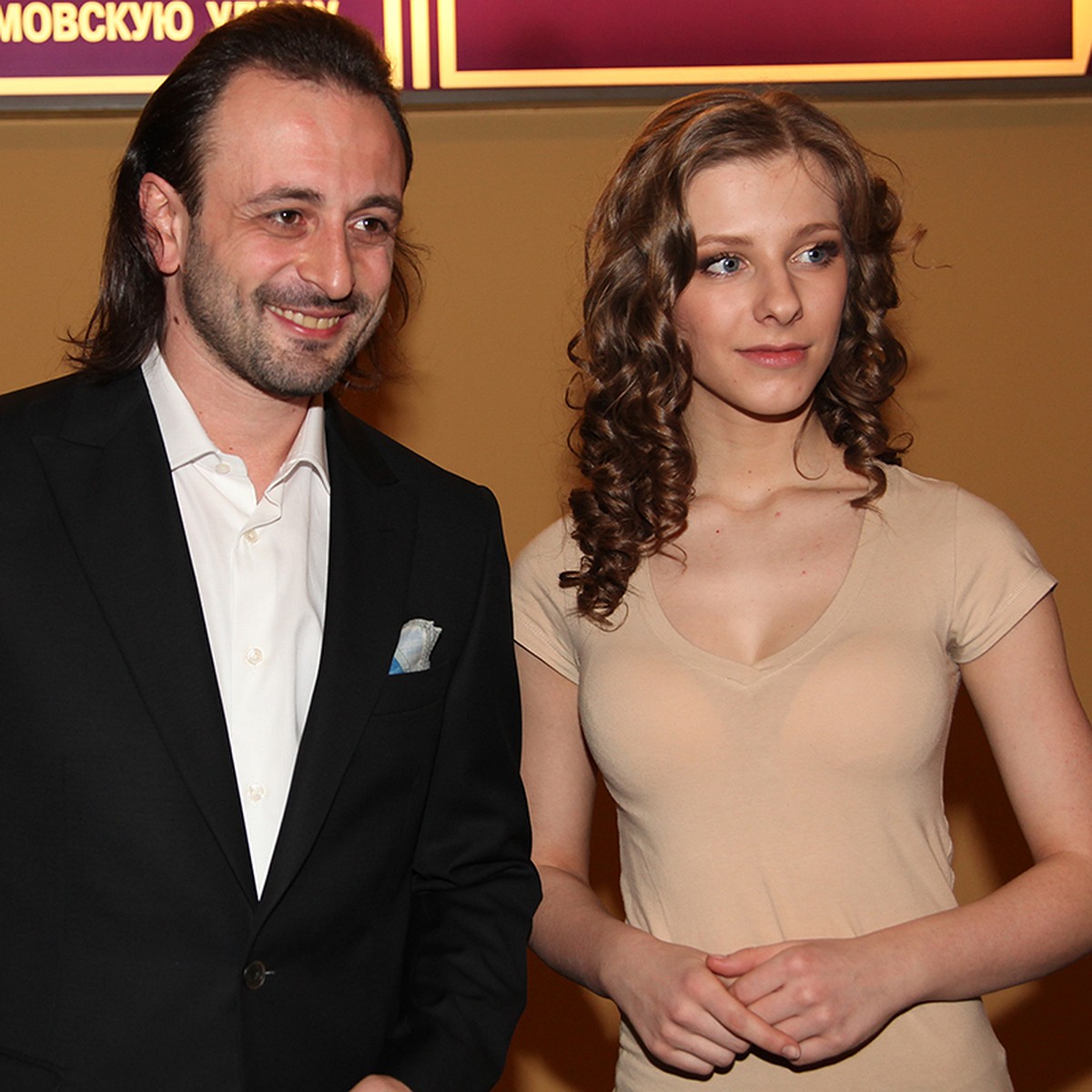 Барлық позицияларда жыныстық қатынас Приват кинокомпаниясының порно жұлдыздарының суреттері