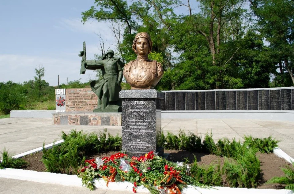 В ДНР установили памятник Лидии Литвяк. Фото: НС ДНР