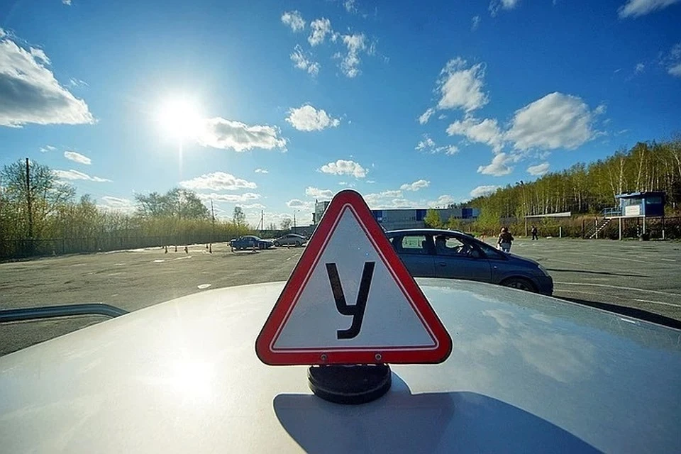 Патрушев призвал усилить контроль за подготовкой водителей в автошколах