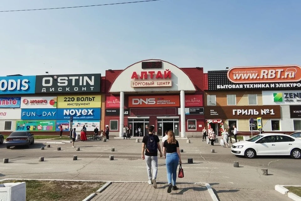 21 августа в Барнауле эвакуировали персонал и посетителей торгово-офисного центра «Plaza», торговых центров «Алтай» и «Бум» после сообщений о минировании.
