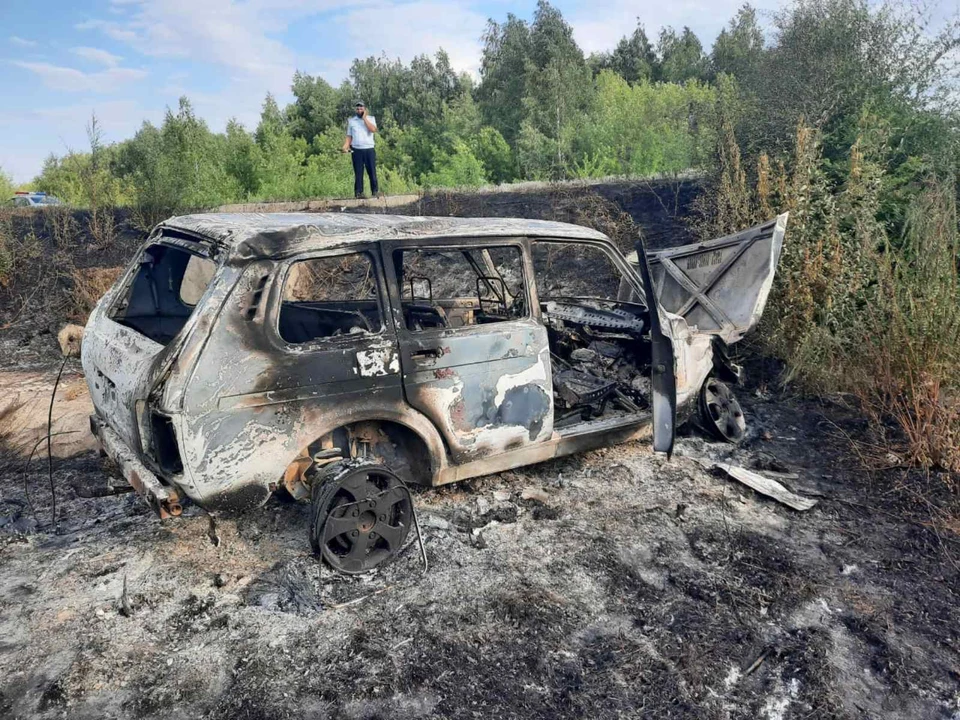 Оказавшись в кювете, автомобиль загорелся. Фото - ГУ МВД России по Самарской области