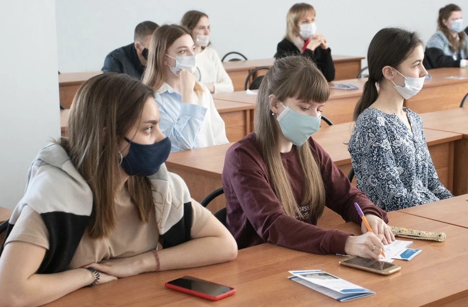 Более двух тысяч абитуриентов зачислено в смоленские вузы. Фото: страница губернатора Алексея Островского в соцсетях.