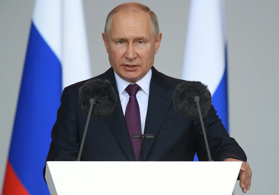 Владимир Путин поручил разработать программу молодежной занятости в России
