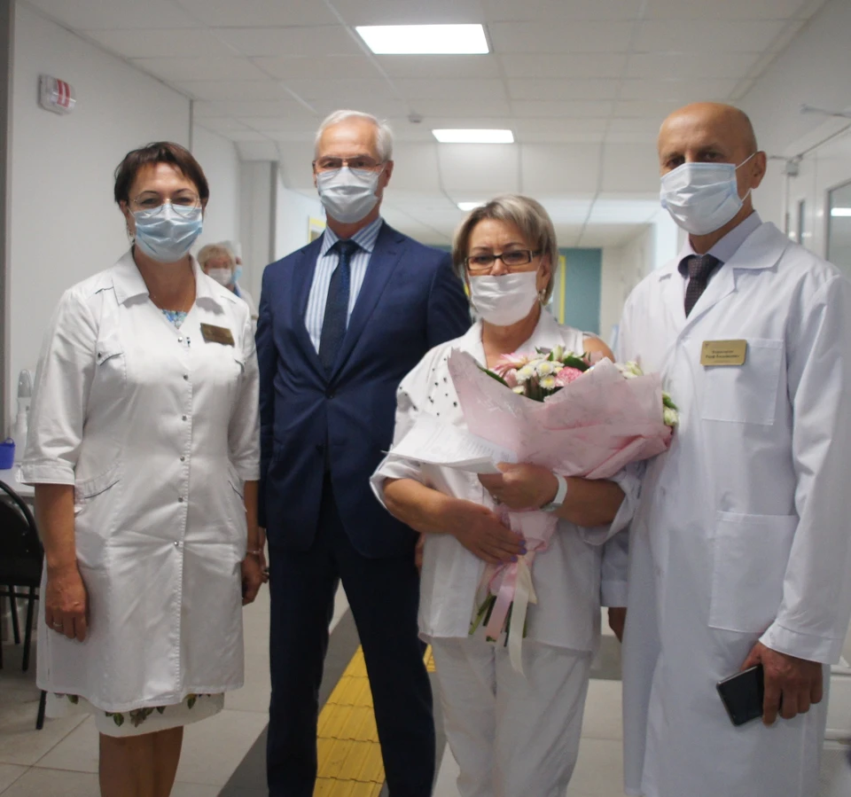 Женщину лично поздравил Николай Ренц