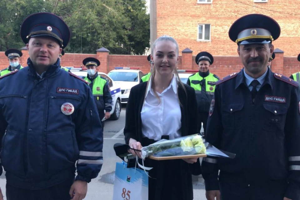 Девушку-таксиста, которая помогла задержать виновника ДТП, наградила полиция Иркутска