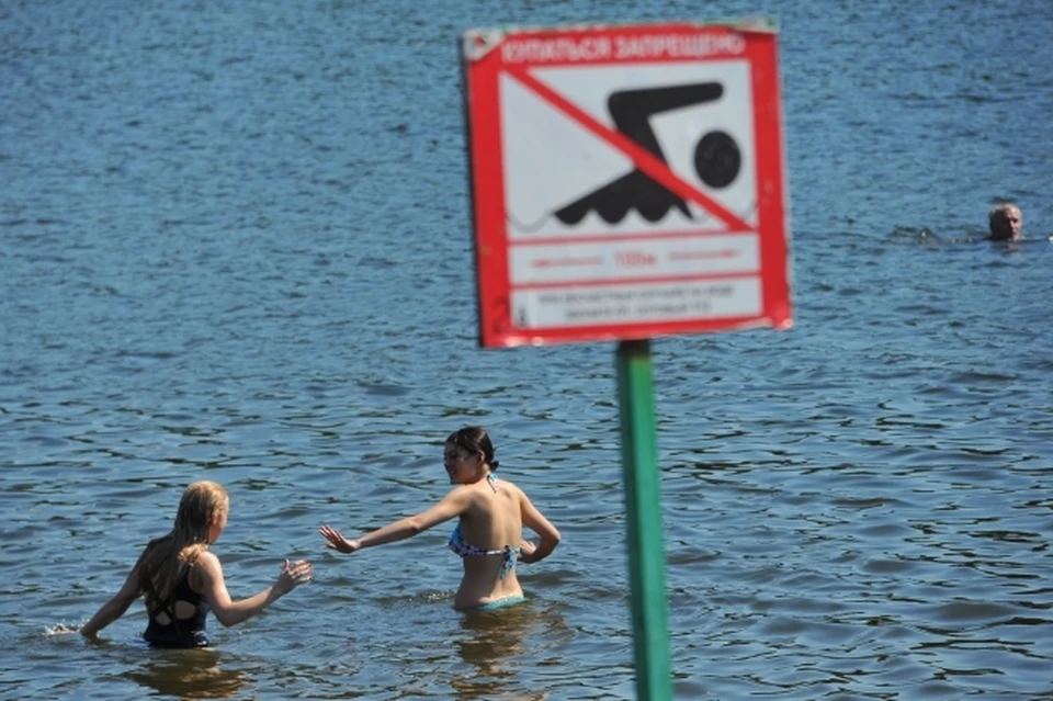 На данный момент водолазы ведут поисковые работы.