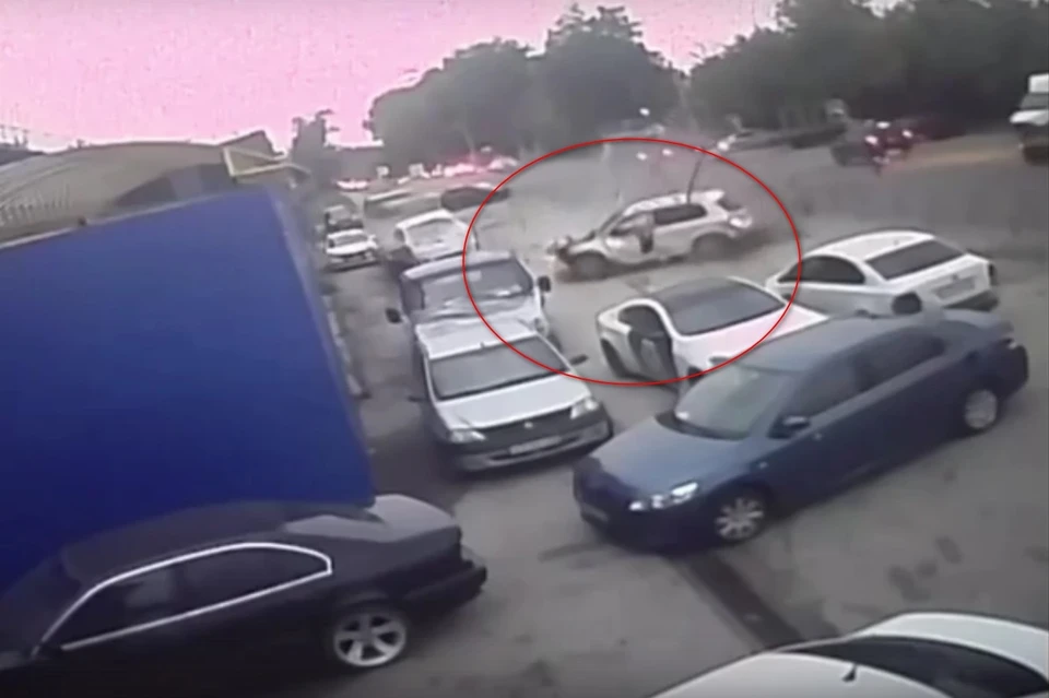 Видеокамера сняла момент массового ДТП в Соколовке с десятью машинами.