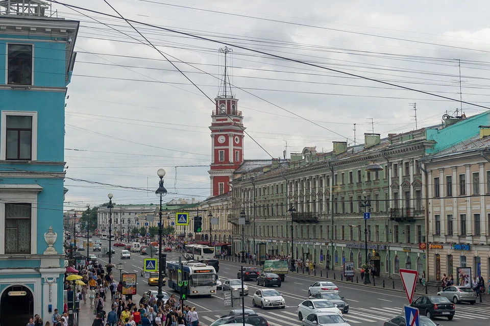Часы на Думской башне внезапно остановились.