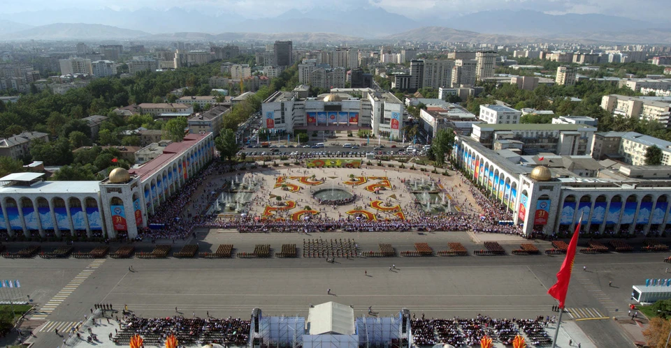 Основные праздничные мероприятия развернулись на центральной площади Бишкека.