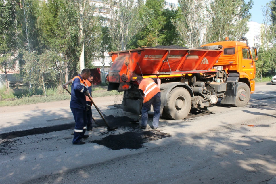 В Омской области продолжают ремонтировать дороги.