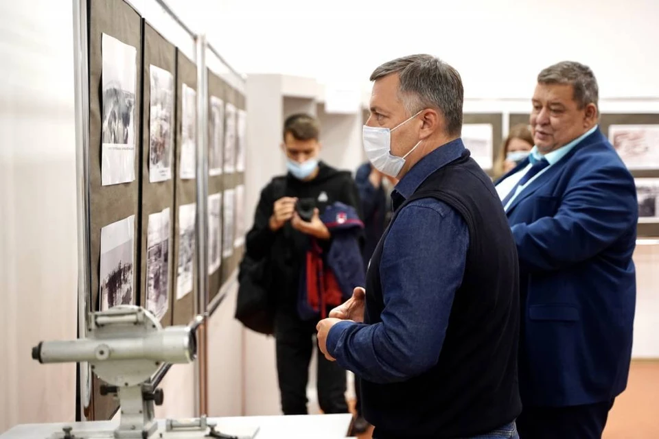 Игорь Кобзев посетил новую современную школу в Саянске. Фото: Пресс-служба правительства Иркутской области.