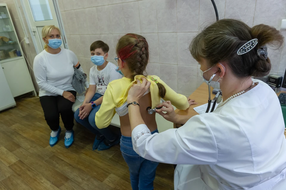 Одна из особенностей гриппа В - избирательная способность поражать детей, поэтому так важно поставить им прививки.