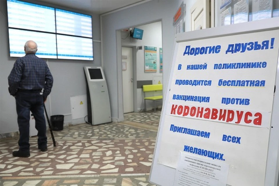 Замглавы Минздрава призвал россиян прививаться против коронавируса, тем более, что в стране есть для этого все возможности
