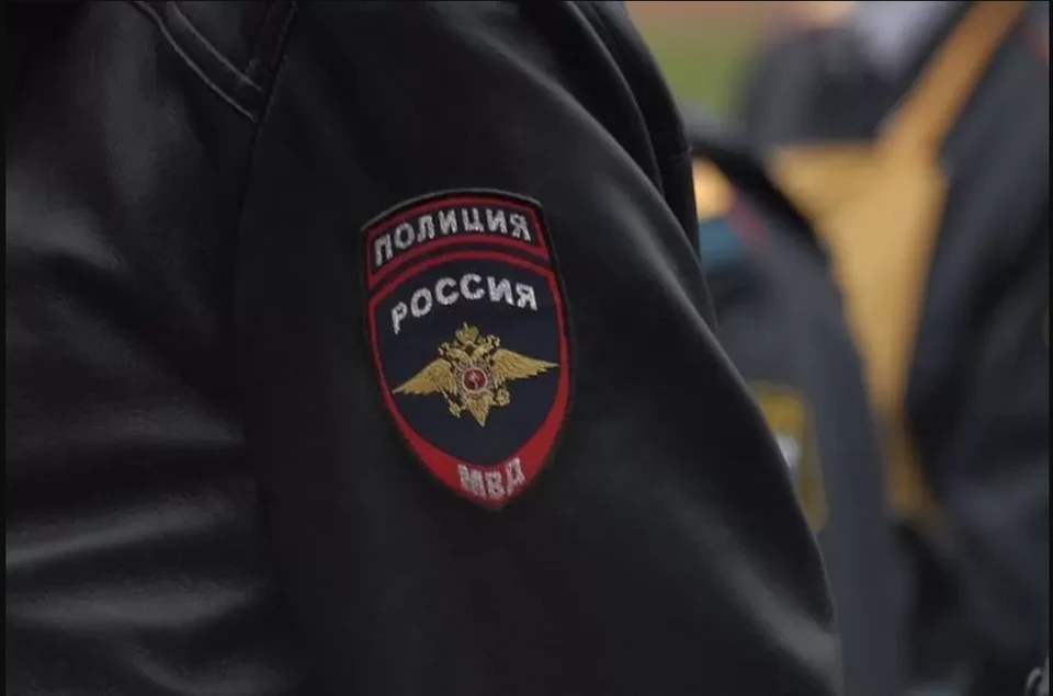 Сейчас с девочкой беседуют правоохранители.