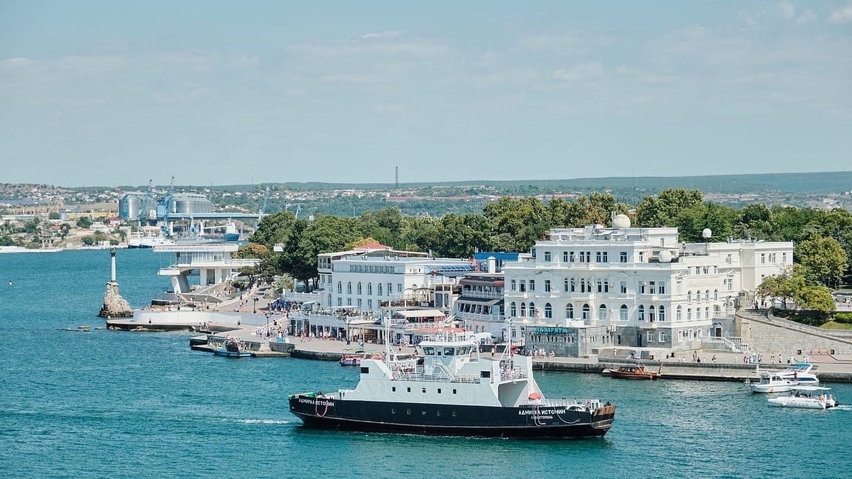 «Виртуальный концертный зал», бескрайний морской «Водный мир» и «Служебный  роман» - KP.RU