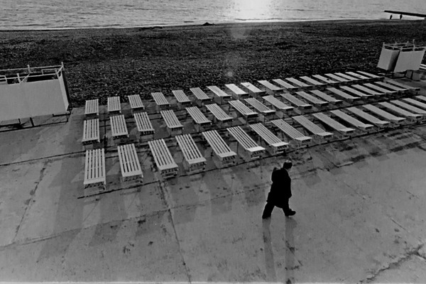 Таких кабинок и лежаков в Сочи уже нет - они ушли в далекое прошлое