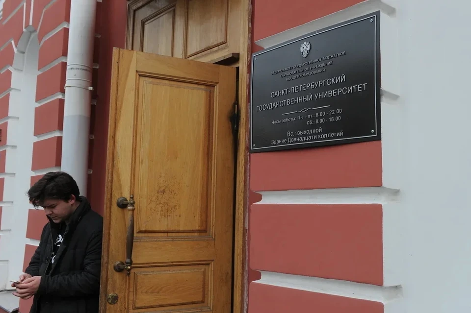Сотрудников общежития №16 при СПбГУ заподозрили в продаже чужих вещей.