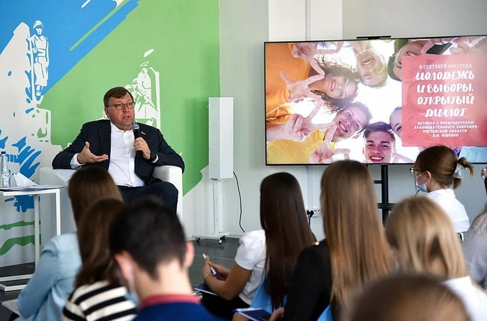 Александр Ищенко уверен в том, что молодежь понимает ценность своего голоса на выборах. Фото: Пресс-служба ЗС РО