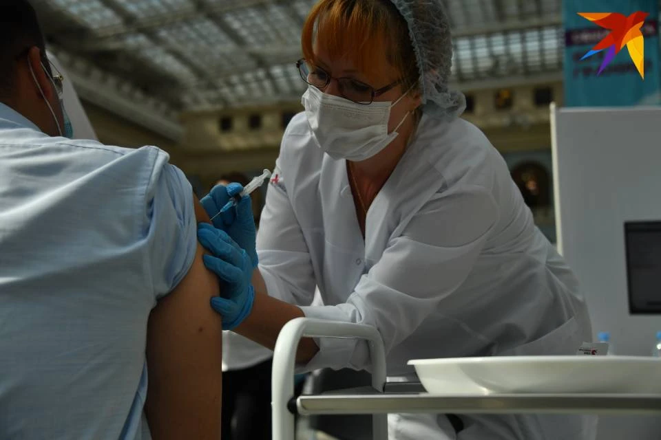 238 тысяч жителей Мурманской области привились от коронавируса.