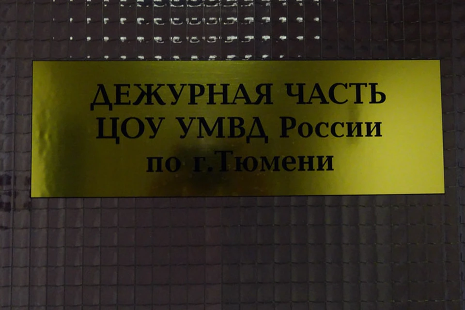 В тюменском автобусе мужчина украл у пассажирки дорогой смартфон.