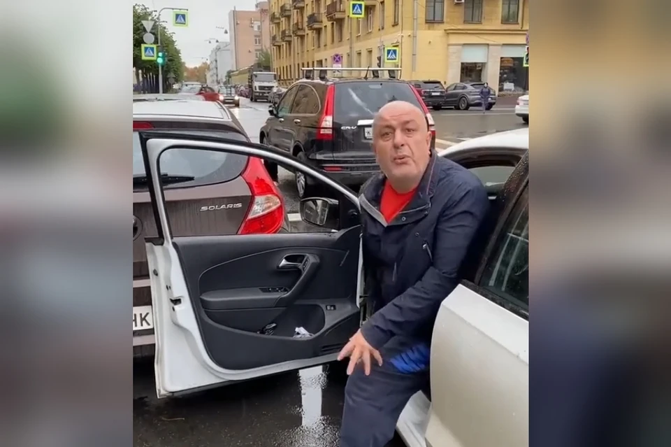 В Петербурге водитель социального такси набросился на пенсионерку. Фото: "Невские новости"