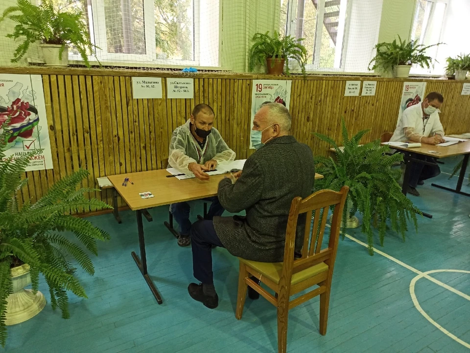 В Тюмени голосовать на свои избирательные участки приходят целыми семьями.