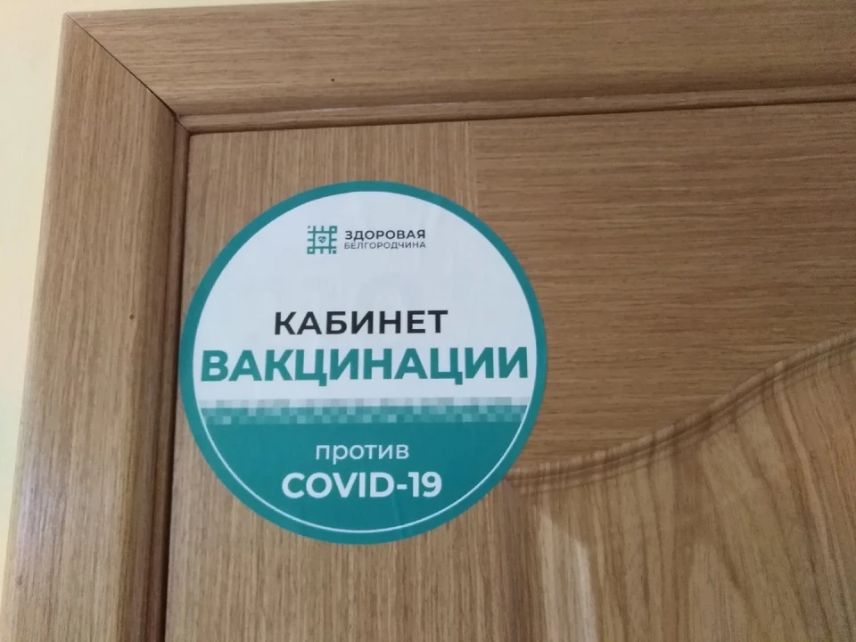 По словам главы депздрава Андрея Иконникова, заболеваемость растет только среди непривитых (и здесь самые тяжёлые случаи).