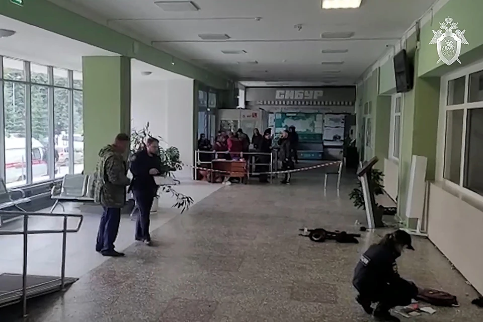 Эксперты-криминалисты в данный момент выясняют обстоятельства трагедии. Фото: Следственный комитет РФ/ТАСС