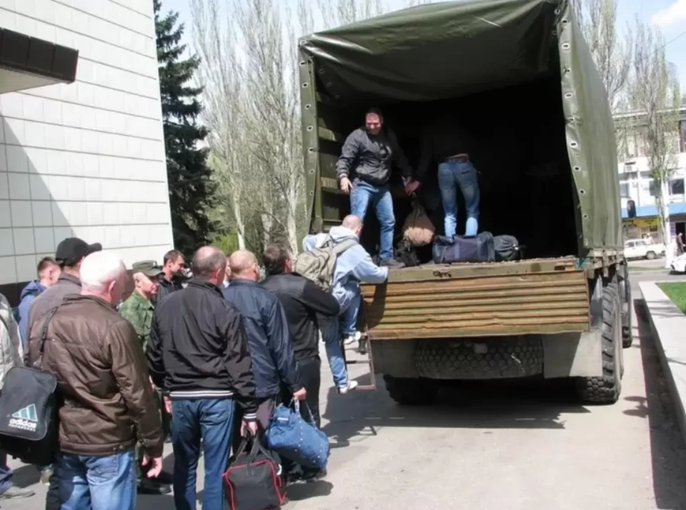 В республиках Донбасса регулярно проходят военные сборы резервистов