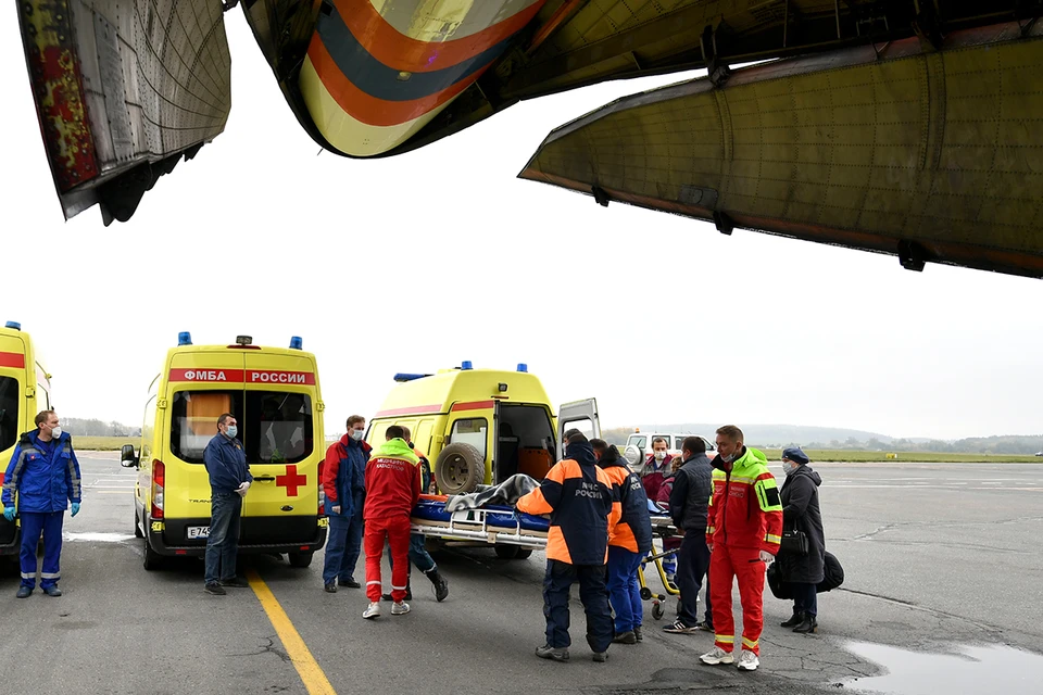 Самолет доставил в Москву семь тяжелораненых. Их отправят в клиники столицы. Фото: Максим Григорьев/ТАСС
