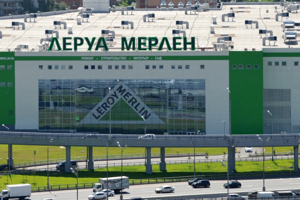 Покупатели начали разъезжаться.