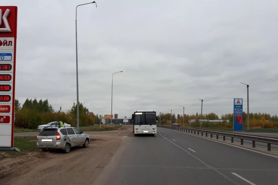 Авария произошла в 10 часов 30 минут на ул. Дзержинского у д.81/4. Фото: vk.com/gibdd43
