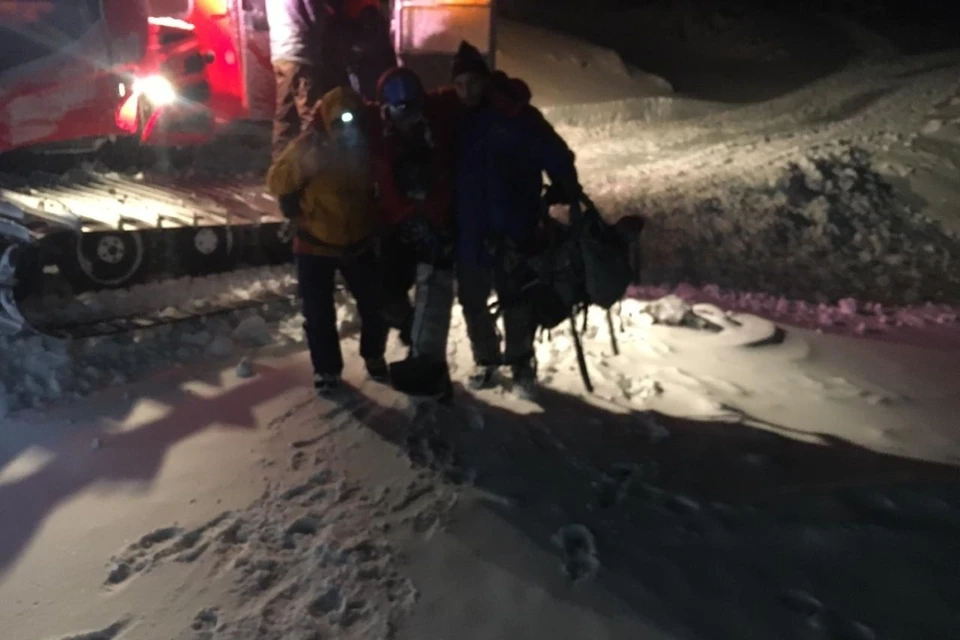 Более шести часов длилась операция по спасению туристов на Эльбрусе. Фото: МЧС по КБР