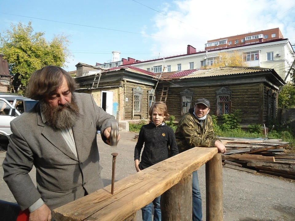 Скамью установили в историческом центре Омска. Фото: Елена Завьялова